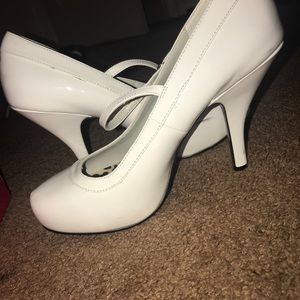 Women’s Mary Jane all white dress shoes